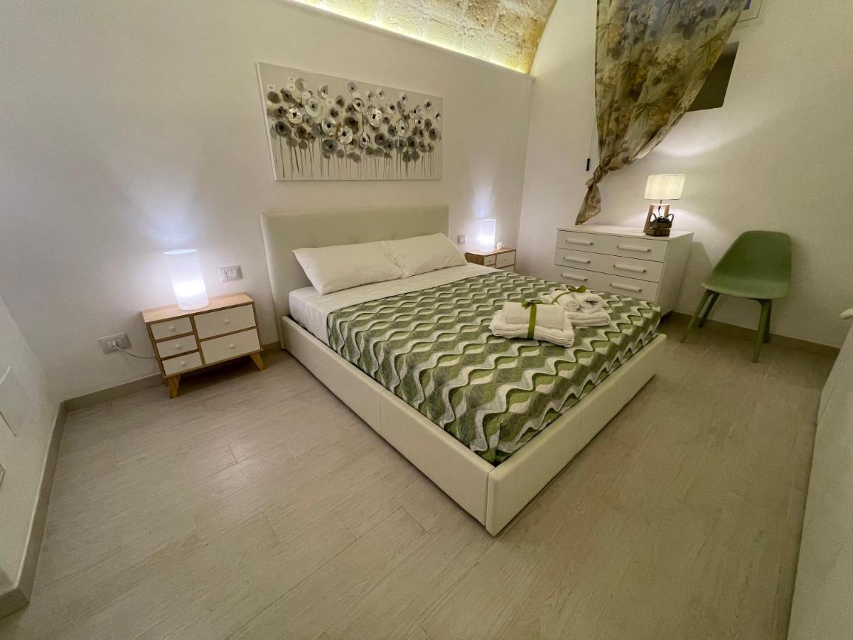 La Perla Del Borgo Apartment Taranto Bagian luar foto