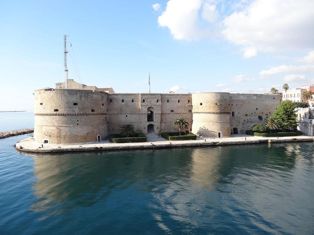 La Perla Del Borgo Apartment Taranto Bagian luar foto